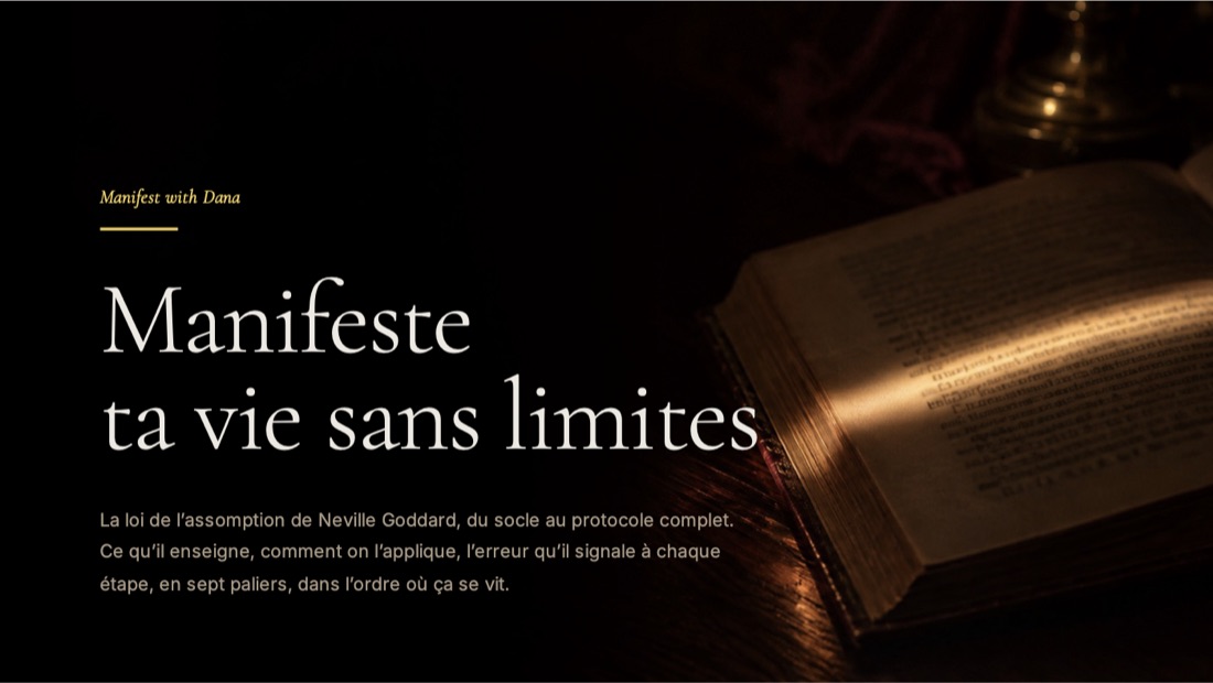 Couverture du livre Manifeste ta vie sans limites : un vieux livre ouvert dans la pénombre, un rai de lumière sur la page.